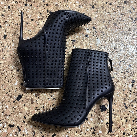 NWOT Studded Steve Madden Ankle Boots - Picture 1 of 9